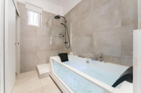 Suite avec baignoire Balnéo à 4min à pied du Vieux-Port